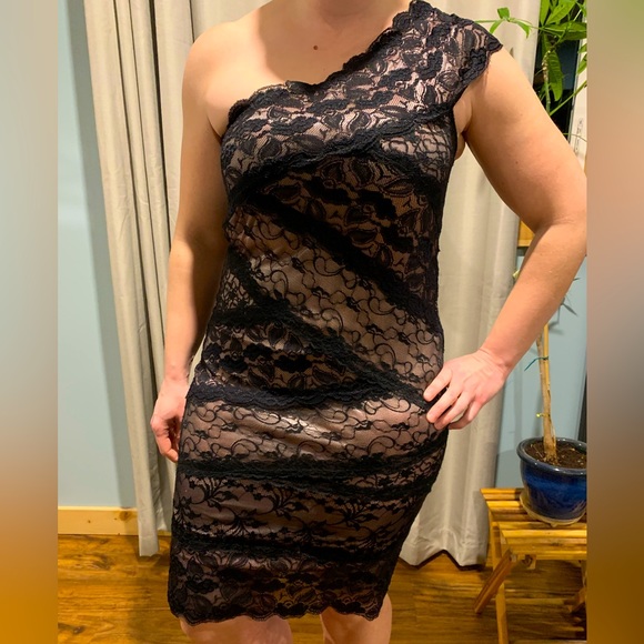Bodycon lace dress. Suzy shier - Picture 1 of 7
